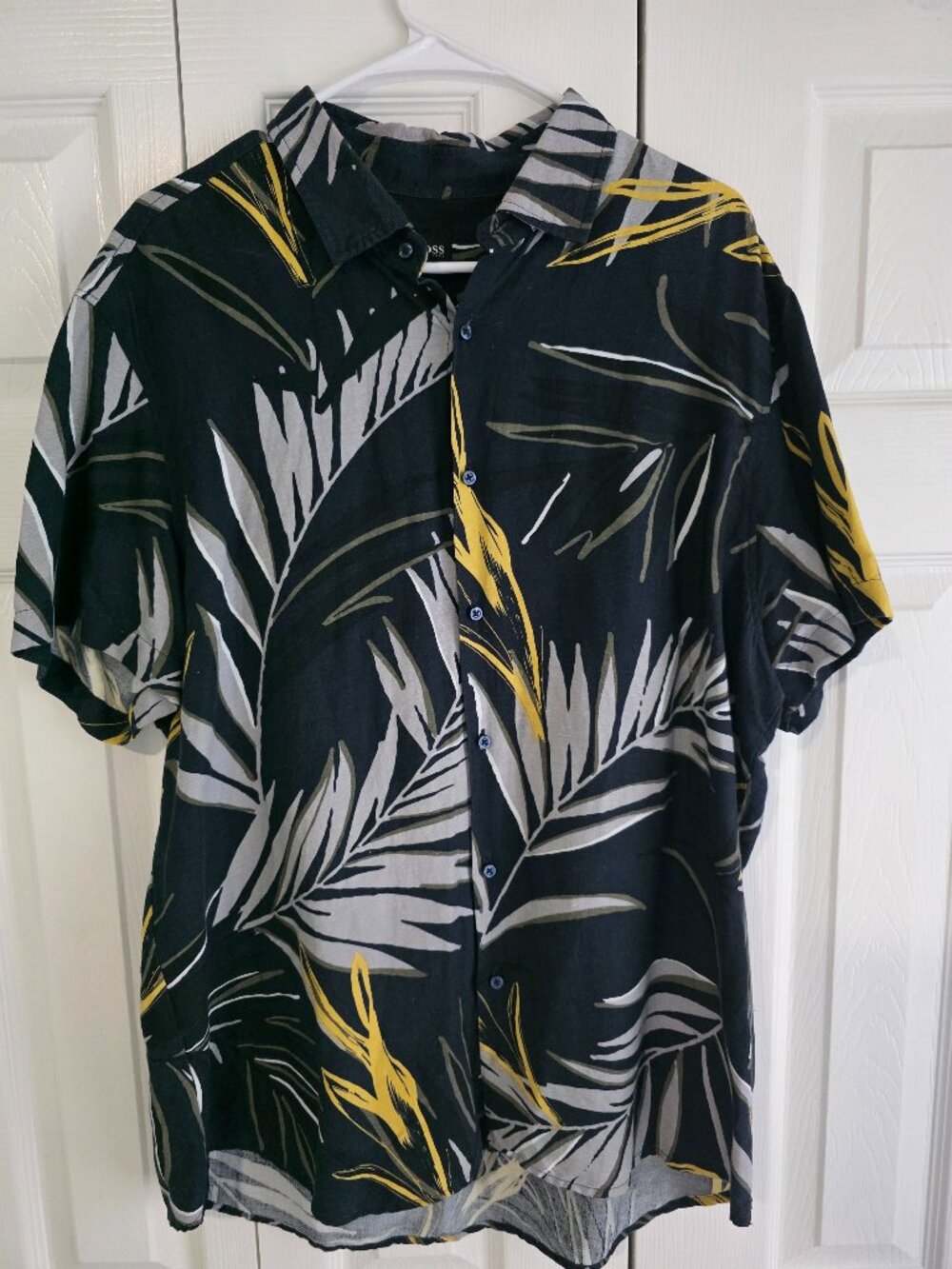 Hugo Boss Men’s XL Regular Fit Tropical Leaf Short Sleeve Shirt